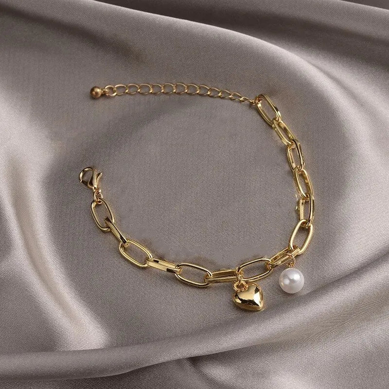 Vérissé - Golden Heart and Pearl Charm Bracelet